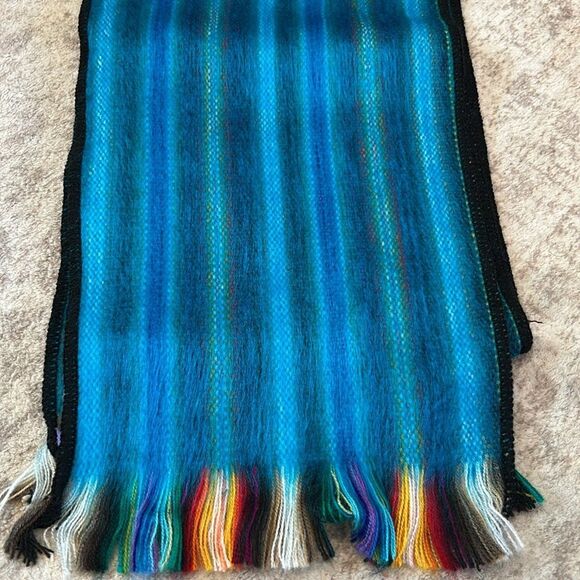Beautiful alpaca scarf from Ecuador so soft and warm! - Picture 3 of 12